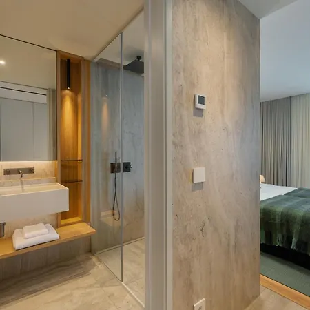Savoy Monumentalis V By An Island Apartment *