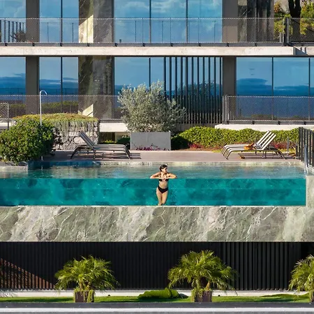 Savoy Monumentalis V By An Island Apartment *